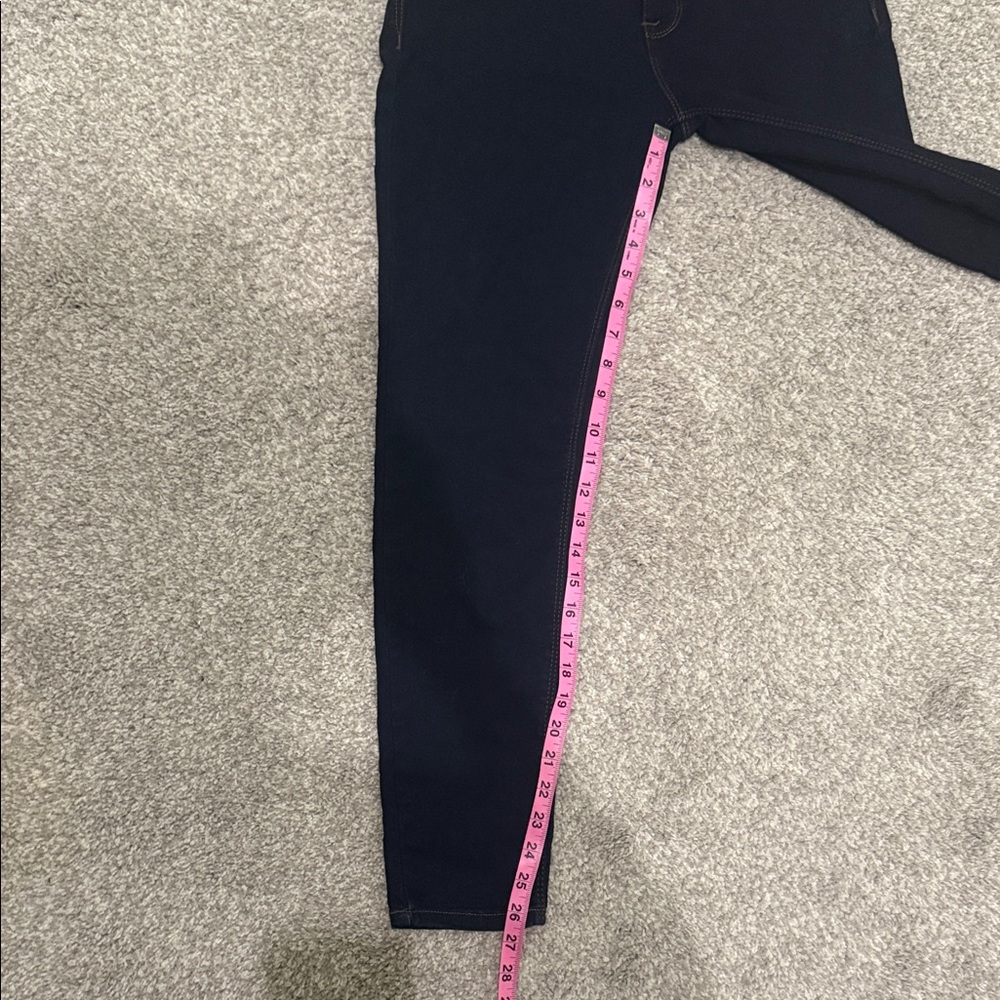 Elegant Black Skinny Dark Denim Jeans for Women - Picture 5 of 7